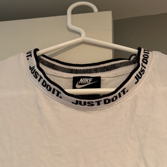 Nike Just do it Script Neck T-Shirt - Picture 2 of 4
